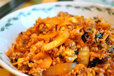 Kimchi Fried Rice (김치볶음밥 Kimchi Bokkeum Bap) - Kimchimari