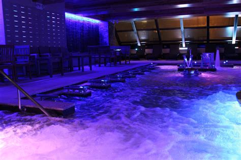 Check Out The New Midtown Spa With A Rooftop Hot Tub, Swim-Up Bar, And ...