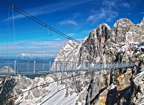 Dachstein glacier experience - a fascinating glacier world