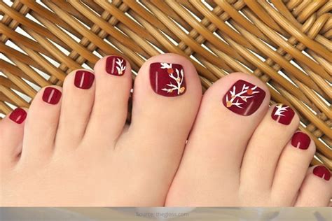 35 Easy Toe Nail Designs That Are Totally Worth Your Time