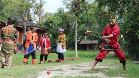 Gasing Gambar Permainan Tradisional Melayu : Gambar Gasing Ikon ...