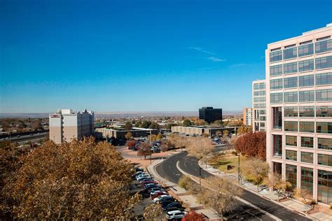 Hotels near ABQ Uptown with Outdoor Pools | Marriott Albuquerque