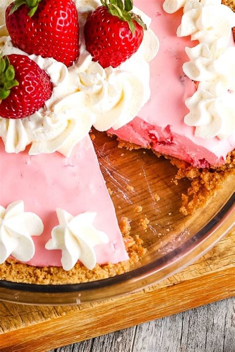 Strawberry Cool Whip Pie No Bake Dessert | Flour on My Fingers