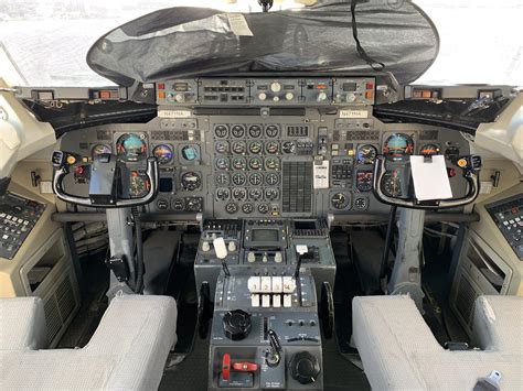 BAe 146 firefighting tanker : cockpits