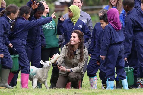 Duchess Kate Meets Tiny Adorable Farm Animals! - Go Fug Yourself Go Fug ...