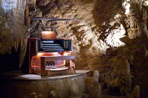 Luray Caverns – The Underground World of Caves