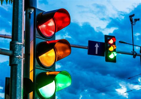 Bientôt une 4ème couleur ajoutée aux feux de signalisation