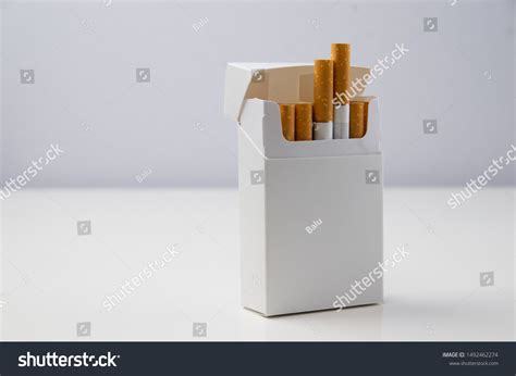 Unbranded Cigarette Pack Empty Background Stock Photo 1492462274 ...