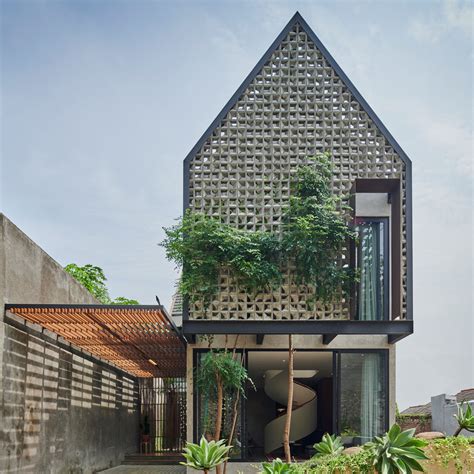 Galería de Casa breeze blocks / Tamara Wibowo Architects - 1