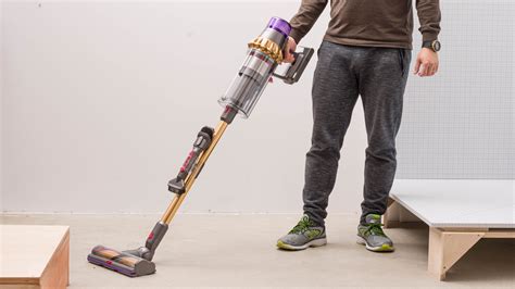 Dyson V11 vs Dyson Outsize Side-by-Side Vacuum Comparison - RTINGS.com