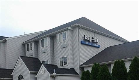 BRIDGEPOINTE INN & SUITES - Prices & Hotel Reviews (Northwood, Ohio)