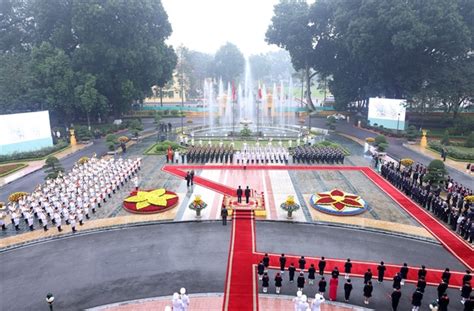 Vietnamese President hosts welcome ceremony for Philippine President