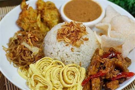 Nikmatnya Sarapan Nasi Uduk Betawi, Simak Sejarah dan Resep Membuatnya