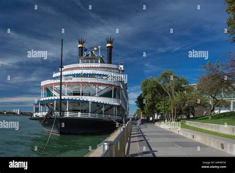 DETROIT PRINCESS RIVERBOAT (© CJC CRUISES 2004) DETROIT RIVER DOWNTOWN ...