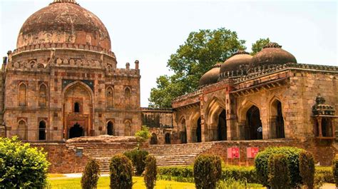 Lodi Tomb in New Delhi - History | Delhi Attraction