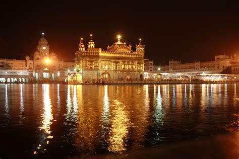 Golden Temple Reflection – Print A Wallpaper