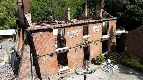 The Crooked House: Britain's 'wonkiest' watering hole is being rebuilt ...