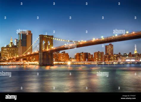 A night view of Brooklyn Bridge Stock Photo - Alamy