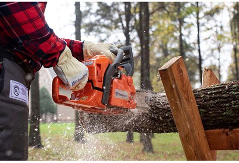 Husqvarna 435 vs 435e II Chainsaw (2021): What Does The New E-Series ...