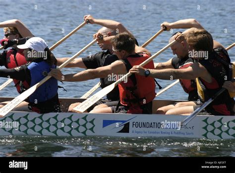 dragon boat team racing Stock Photo - Alamy