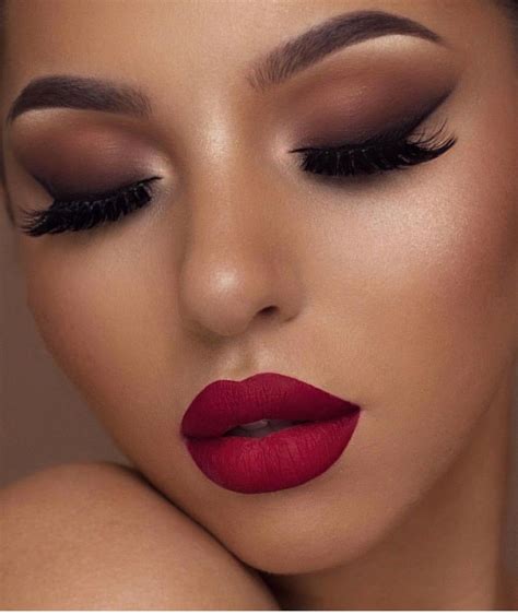 Smokey eye with red lips | Smoky eye makeup, Smokey eye makeup look ...