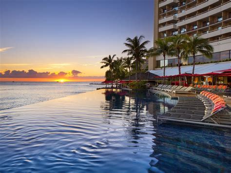 Pool and Beach Experience | Sheraton Waikiki Hotel