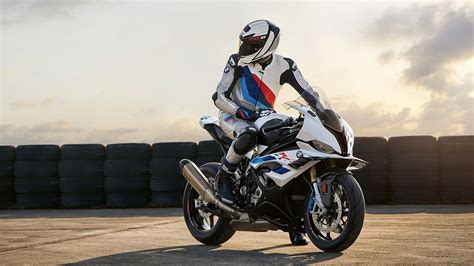 2023 BMW S1000RR Specs, Price, Top Speed & Reviews