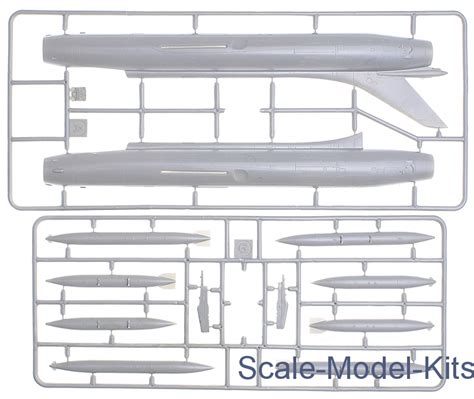 Sukhoi Su-17M Soviet fighter-bomber-ModelSvit plastic scale model kit ...