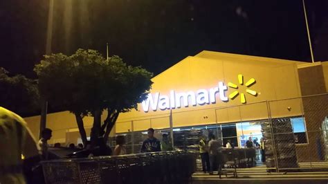 Black friday scenario in walmart mayaguez - YouTube