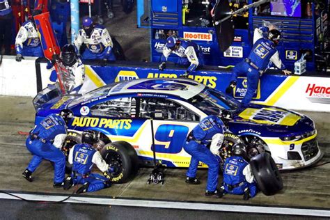 What Is a Pit Stop in NASCAR? What Happens During Pit Stops ...