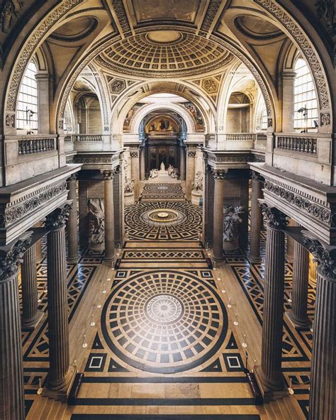 Pantheon paris metro