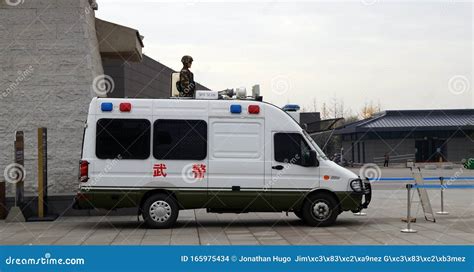 Chinese ambulance 编辑类库存图片. 图片 包括有 红色, 战士, 卡车, 警报器, 紫色的 - 165975434