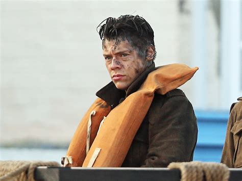 Harry Styles proves he's an amazing actor as a soldier in 'Dunkirk ...