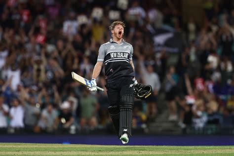 Glenn Phillips celebrates his century | ESPNcricinfo.com