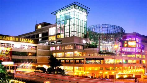 8 Reasons Why Malaysians Can't Resist Flocking To Shopping Malls