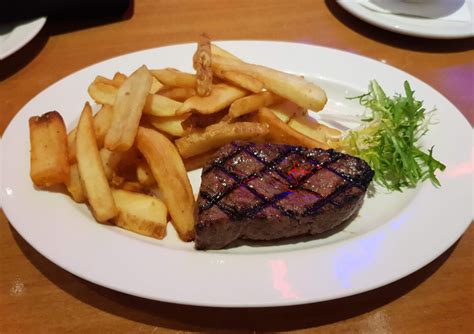 Juicy Steaks at Texas Roadhouse - Taipei Travel Geek