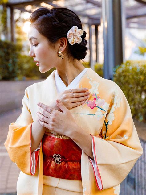 What is the traditional costume that Japanese Women wear? | Dresses ...