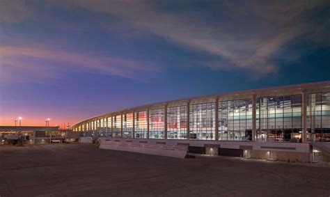 Louis Armstrong New Orleans International Airport (MSY)