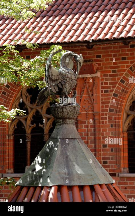 Teutonic castle (14th century) in Malbork, Poland Stock Photo - Alamy