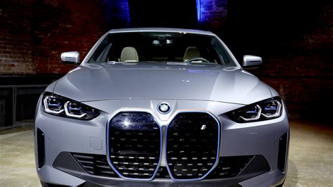 2022 BMW i4 and iX Revealed at Garden Theater in Detroit | BMW i4 Forum