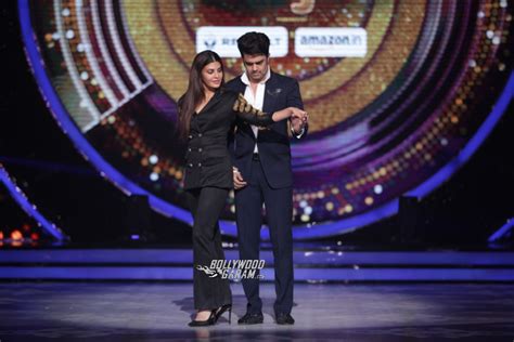 Jacqueline Fernandez, Manish Paul Get Candid on Jhalak Dikhhla Jaa S9