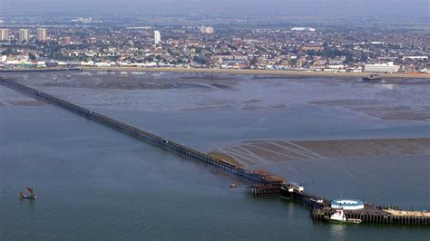 Southend Pier set for £3.25m upgrade - BBC News