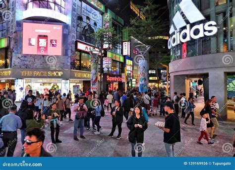 Taipei Ximending shopping editorial photo. Image of lights - 139169936