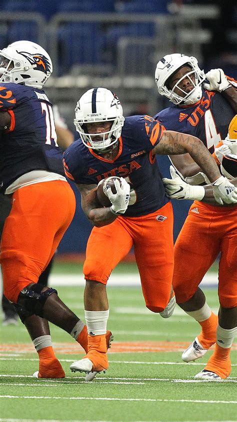 UTSA Football Uniforms | Christopher Muñoz