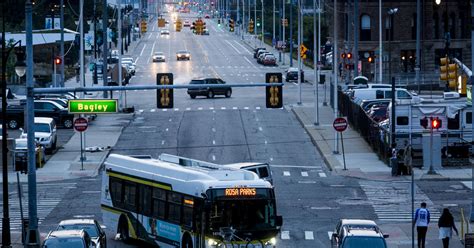 City Of Detroit Introduces DDOT Bus Tracker - CBS Detroit