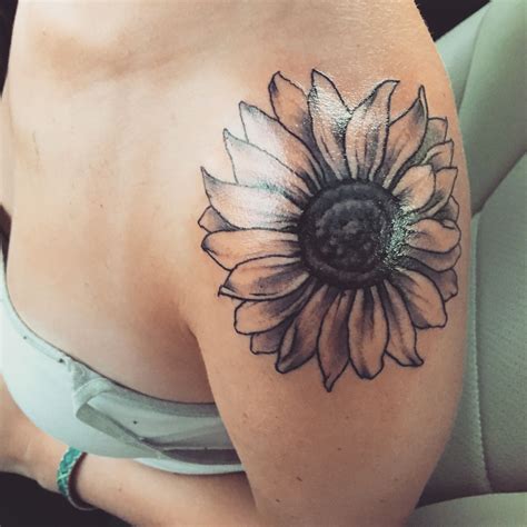 My new shoulder sunflower tattoo! Xoxo | Sunflower tattoo shoulder ...