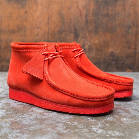 Clarks Men Wallabee Boot Suede red suede