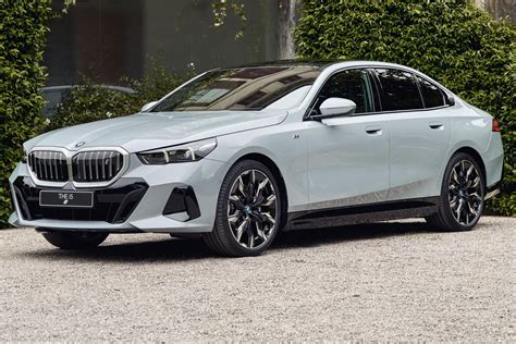 2024 BMW 5 Series, i5 unveiled with bolder design | CarExpert