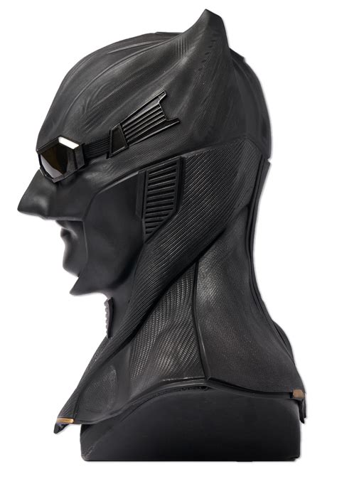 Lot Detail - Ben Affleck Signed ''Batman'' Cowl Display