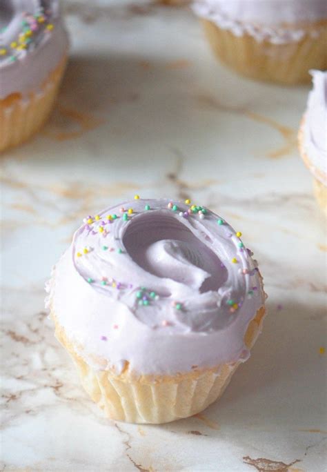 Magnolia Cupcakes, Magnolia Bakery Copycat | Mini dessert recipes ...